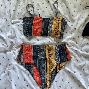 Size M multicolor bandeau bikini.